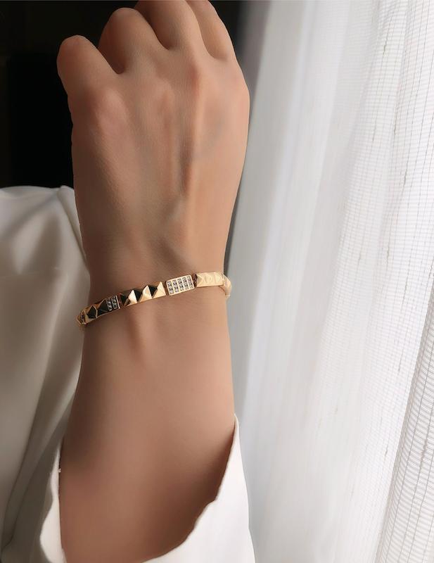 دستبند هرمی لی لی ژوپینگ 