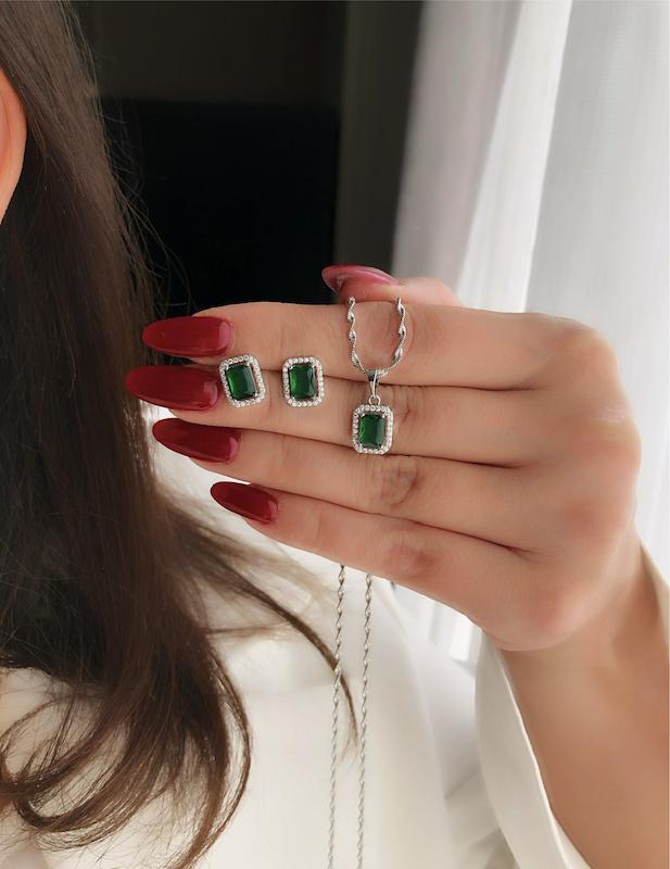 نیم ست( پلاک و گوشواره) سبز زمردی ژوپینگ‌