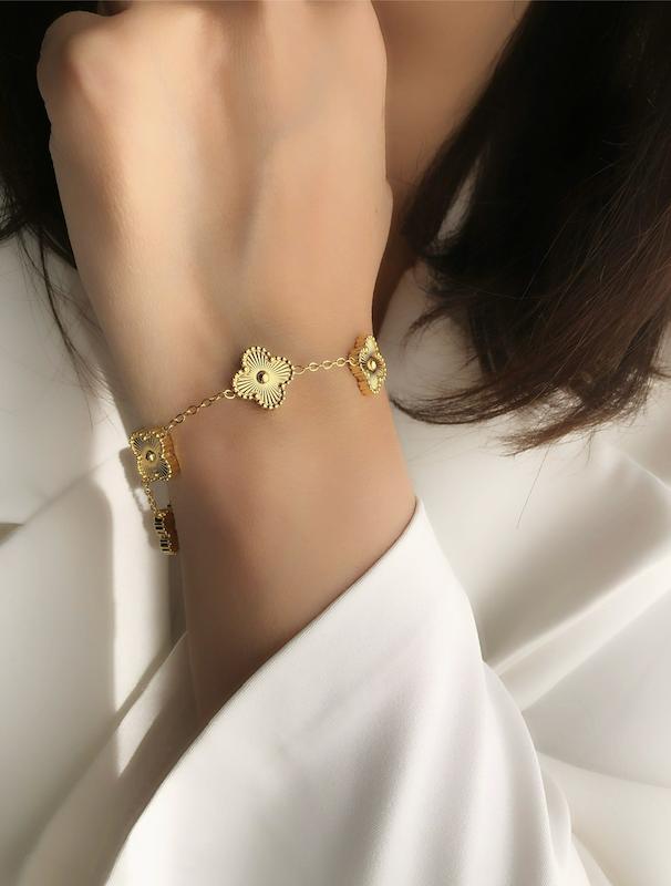 دستبند ونکلیف طلایی استیل 