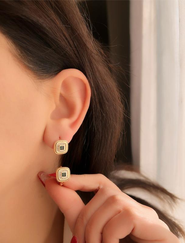 گوشواره مربعی زمردی