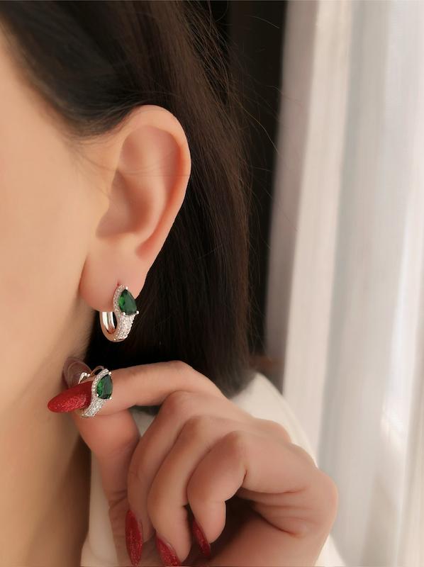 گوشواره زمردی با پایه سیلور 