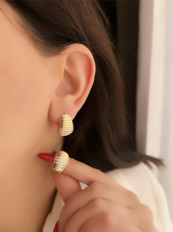 گوشواره تیتو 