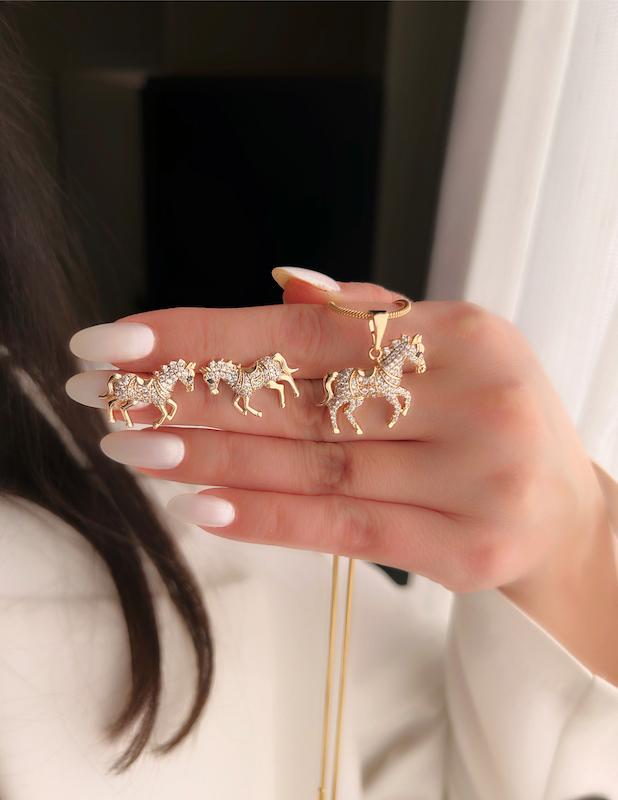 نیم ست( پلاک و گوشواره) اسب