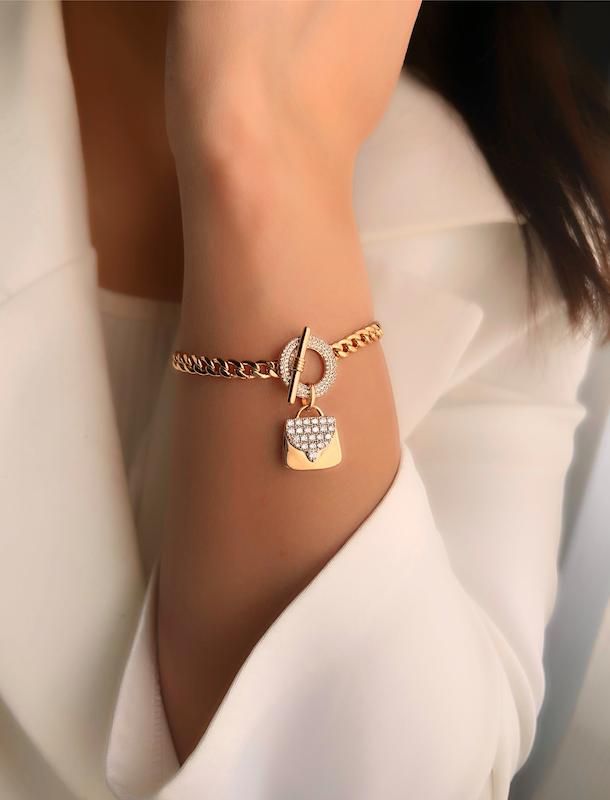 دستبند آویز دار کارتیه با قفل تی