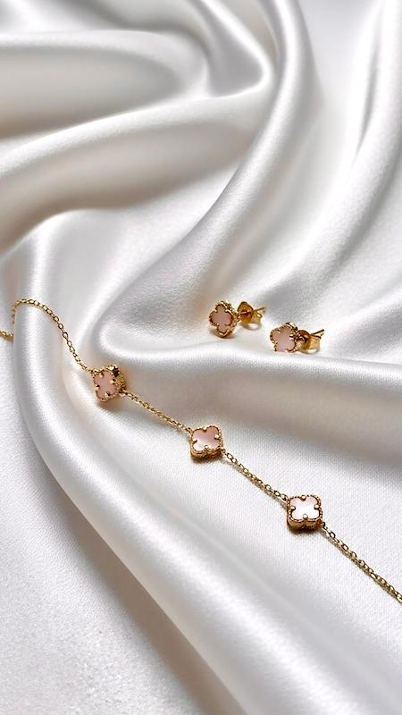 دستبند ونکلیف سه گل صورتی