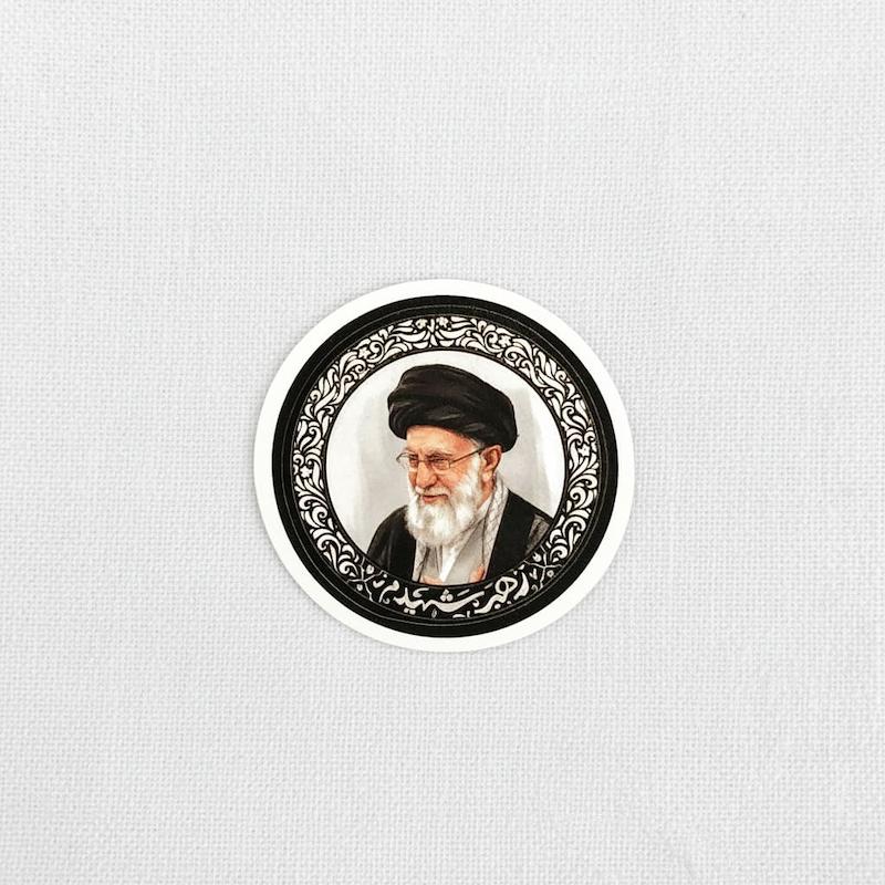 استیکر رهبر شهیدم دایره ای
