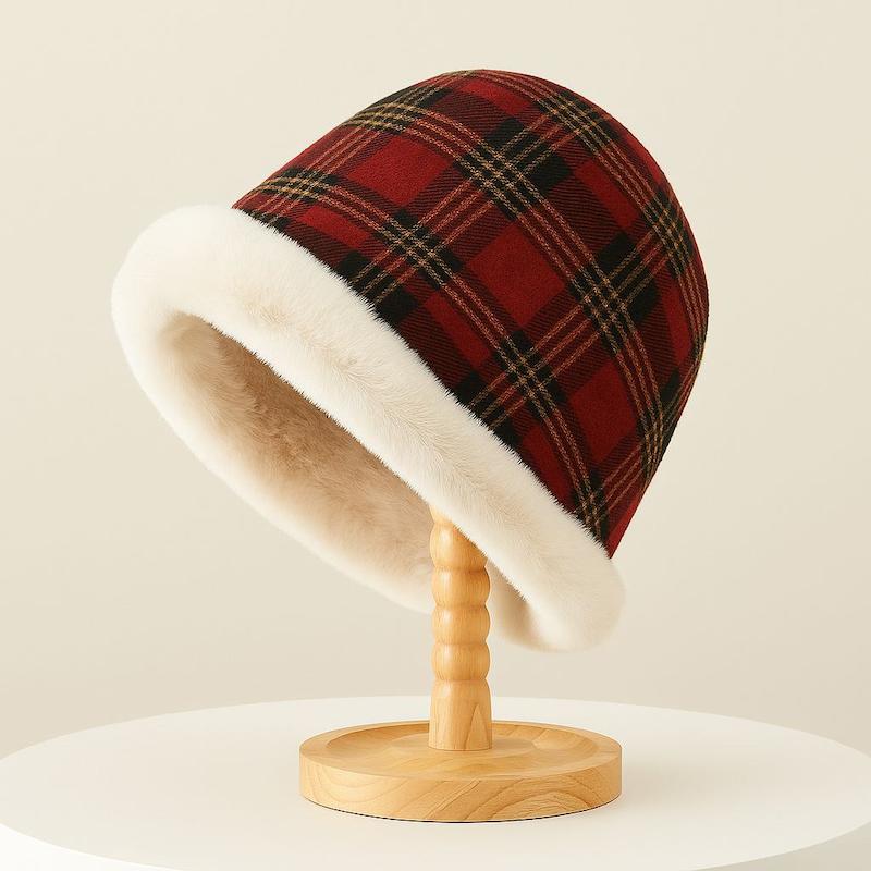 خرید کلاه زمستانی پشمی زنانه طرح چهارخانه