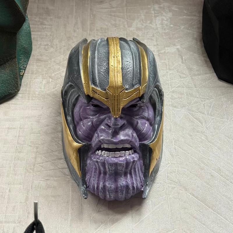 دیوارکوب طرح تانوس - Thanos
