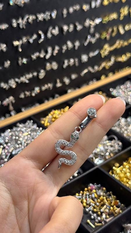 پیرسینگ ناف فیک