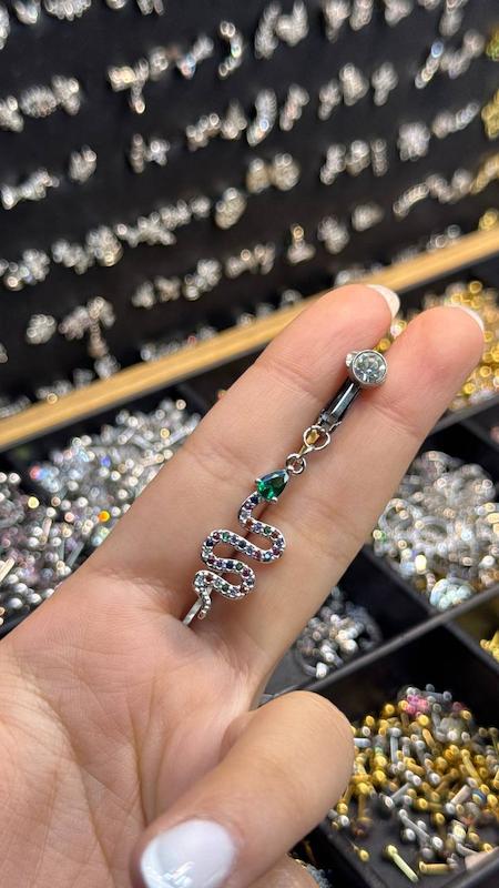 پیرسینگ ناف فیک