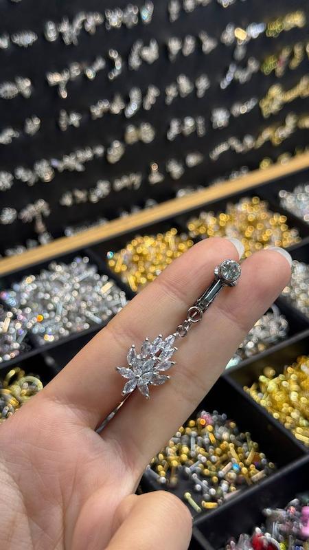 پیرسینگ ناف فیک