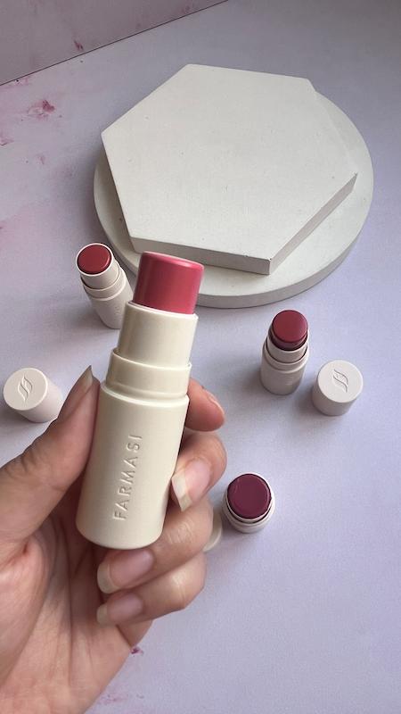 رژگونه استیکی‌ فارماسی