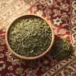 چای سبز در ظرف چوبی و روی فرش