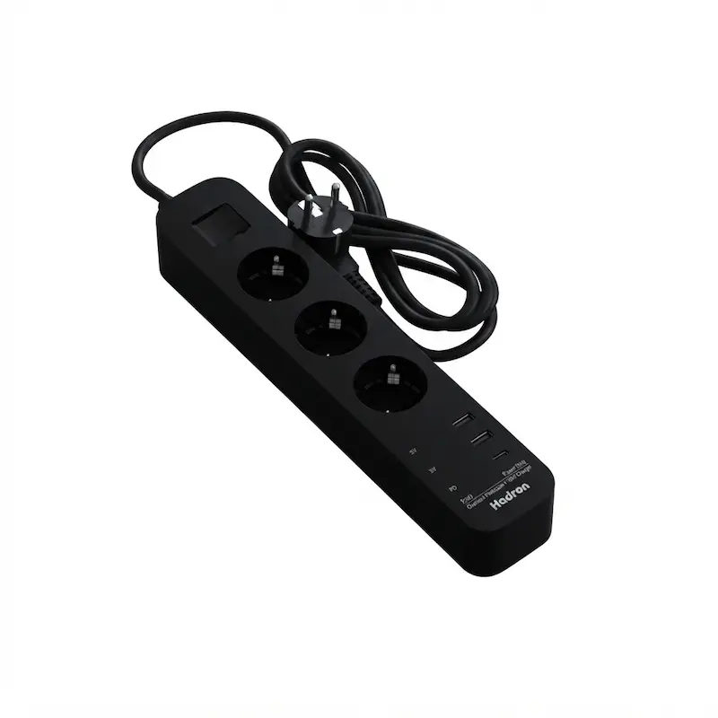 چندراهی سه خانه ارت‌دار هادرون با ۲ پورت USB و یک پورت Type-C و کابل ۱.۸ متری مدل P343 مشکی