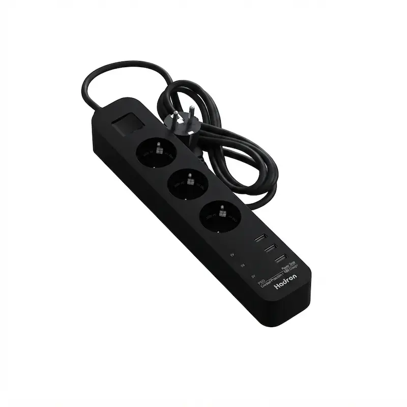 چندراهی سه خانه ارت‌دار هادرون با ۳ پورت USB و کابل ۱.۸ متری مدل P323 مشکی