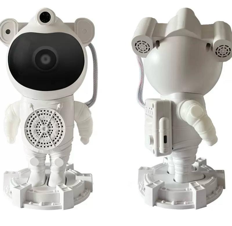 اسپیکر فضا نورد ایستاده