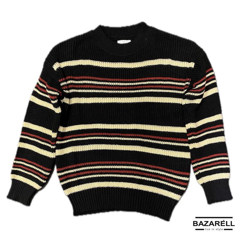 پلیور مشکی راه‌راه کرم و قرمز – استایل کلاسیک مدرن بازارل | Black Striped Knit Sweater – Cream & Red Street Classic by BAZARÈLL