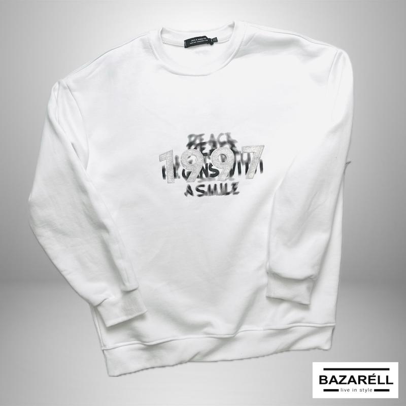 دورس سفید خاص بازارل مدل 1997 | طراحی مینیمال با حس نوستالژی استایل دهه نودی Bazaréll 1997 Retro Minimal White Hoodie | Vintage-Inspired Streetwear Comfort for Men