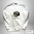 هودی سفید طرح کلاه – استایل خاص خیابانی با روح خلاق و آزاد White Cap-Print Hoodie – Bold Urban Spirit by BAZARÈLL