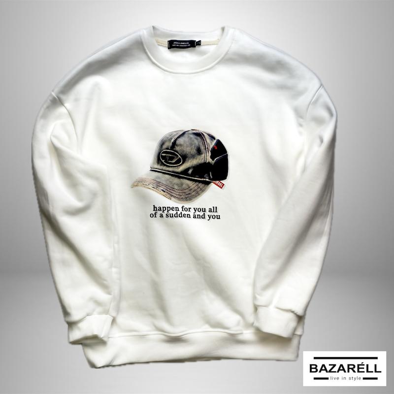 هودی سفید طرح کلاه – استایل خاص خیابانی با روح خلاق و آزاد White Cap-Print Hoodie – Bold Urban Spirit by BAZARÈLL