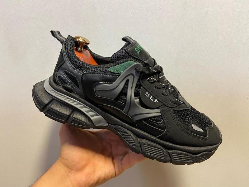 کتونی مشکی سبز مردانه زنانه مدل SwiftPulse Runner با رویه مشبک، لایه‌های مموری‌فوم، زیره حجیم مقاوم و طراحی رانینگ؛ مناسب ورزش، خیابان‌گردی و استفاده روزانه – بازارل