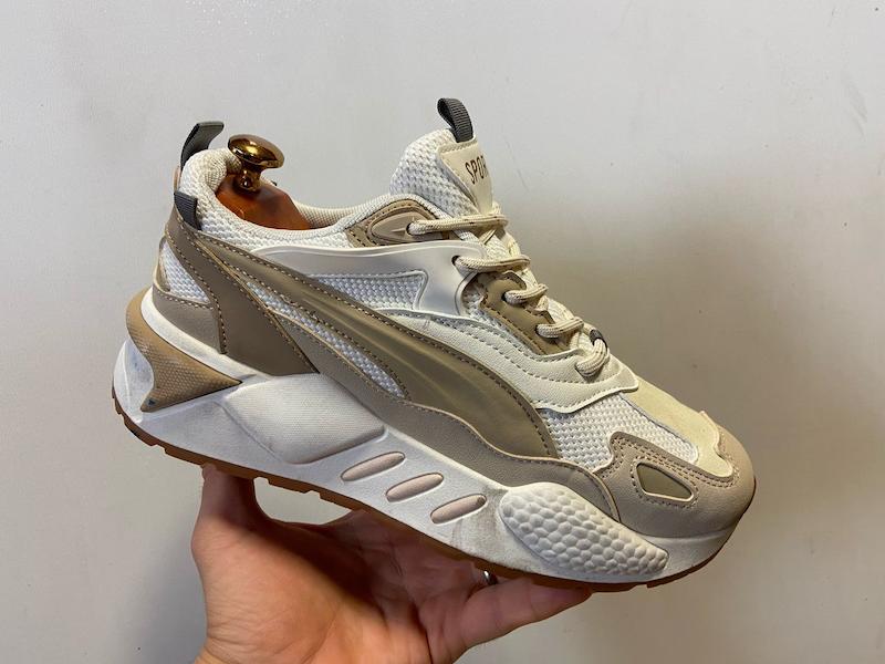 کتونی رانینگ Chunky طرح PUMA مردانه و زنانه رنگ کرم و بژ با رویه مشبک و لایه‌های مصنوعی، زیره حجیم ضدلغزش – مدل اسپرت کژوال