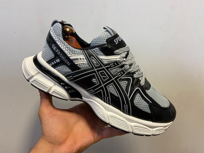 کتانی اسپرت ULTRA14 طوسی-مشکی با رویه مش تنفسی، لایه‌گذاری مستحکم، زیره ضربه‌گیر و طراحی مناسب دویدن شهری – فروشگاه بازارل.