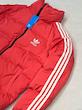 کاپشن پافر سه‌خط آدیداسی قرمز ماتیکی  – مدل استریت‌وی پرحجم و ترندی | BAZARELL Adidas Puffer Jacket – Street Style Heavy Puffer | BAZARELL