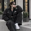  کاپشن بامبر زنانه کراپ مشکی شمعی نیمه‌براق با یقه ایستاده | Black Glossy Bomber Jacket