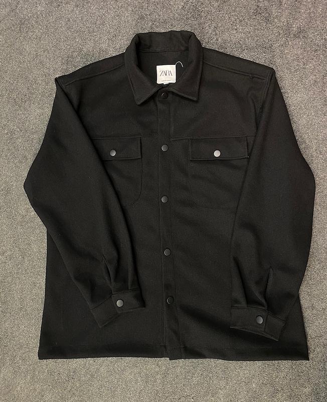 کت اورسایز فوتر زارا مردانه رنگ مشکی – استایل مینیمال و شیک برای هر موقعیت | ZARA Men’s Oversized black Jacket – Minimal & Timeless Style