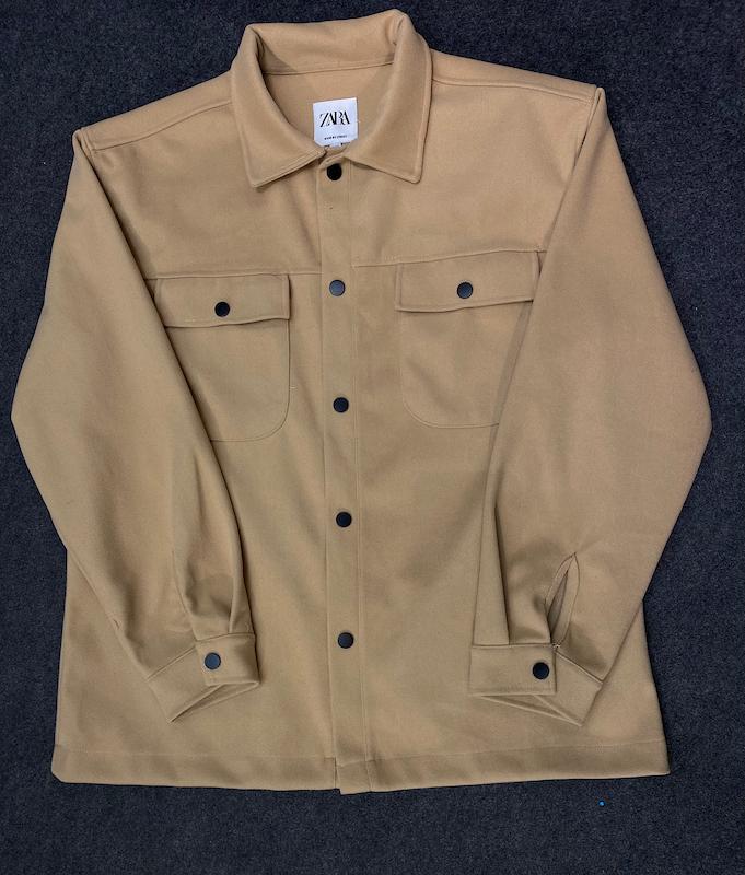 کت اورسایز فوتر زارا مردانه رنگ کرم – استایل مینیمال و شیک برای هر موقعیت | ZARA Men’s Oversized oli cream Jacket – Minimal & Timeless Style