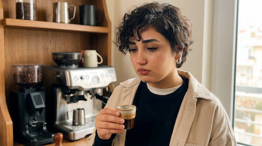 چرا قهوه شما تلخ، ترش یا آبکی می‌شود؟ ۷ اشتباه رایج در تهیه قهوه