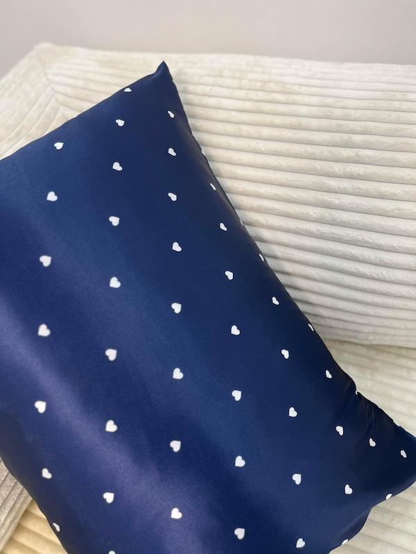 روبالشی ساتن ابریشم سرمه ای قلبی