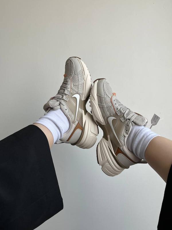 Nike V2k کتونی کرم