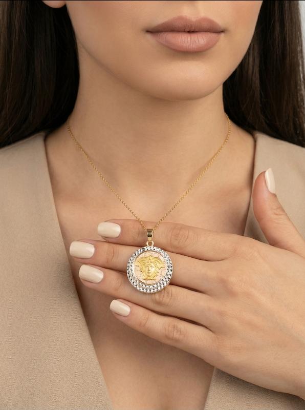 آویز زنانه طلا ۱۸ عیار آویز ورساچ طلای شیک