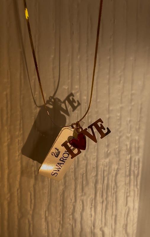 آویز زنانه طلا ۱۸ عیار آویز سوآرسکی love هانا گلد