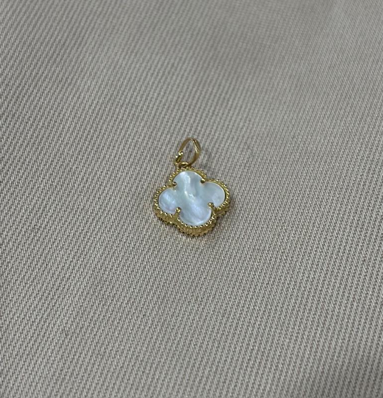 آویز زنانه طلا ۱۸ عیار آویز ورساچه هیلا گالری