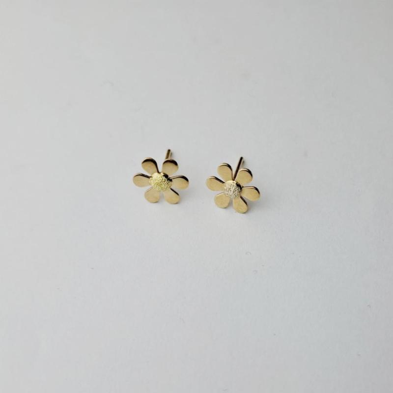 گوشواره بچگانه طلا ۱۸ عیار طرح گل گالری زربام