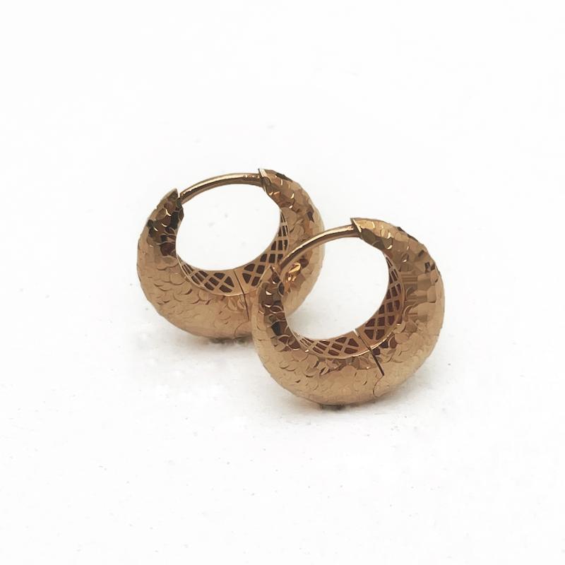 گوشواره زنانه طلا ۱۸ عیار گوشواره حلقه ای پولکی رزگلد طلا و جواهر بیست