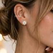 گوشواره زنانه طلا ۱۸ عیار گوشواره میخی کاریز گل صدفی گالری طلای دانژه