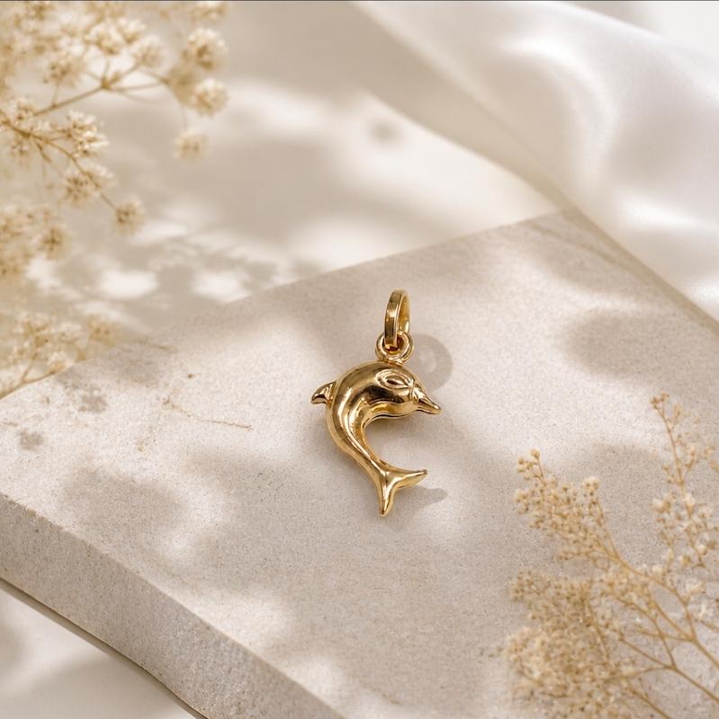 آویز زنانه طلا ۱۸ عیار آویز وال طلای شیک