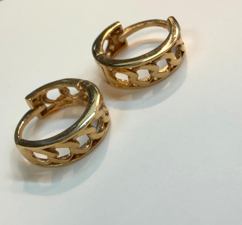 گوشواره زنانه طلا ۱۸ عیار حلقه ای طرح کارتیه گالری پریدخت