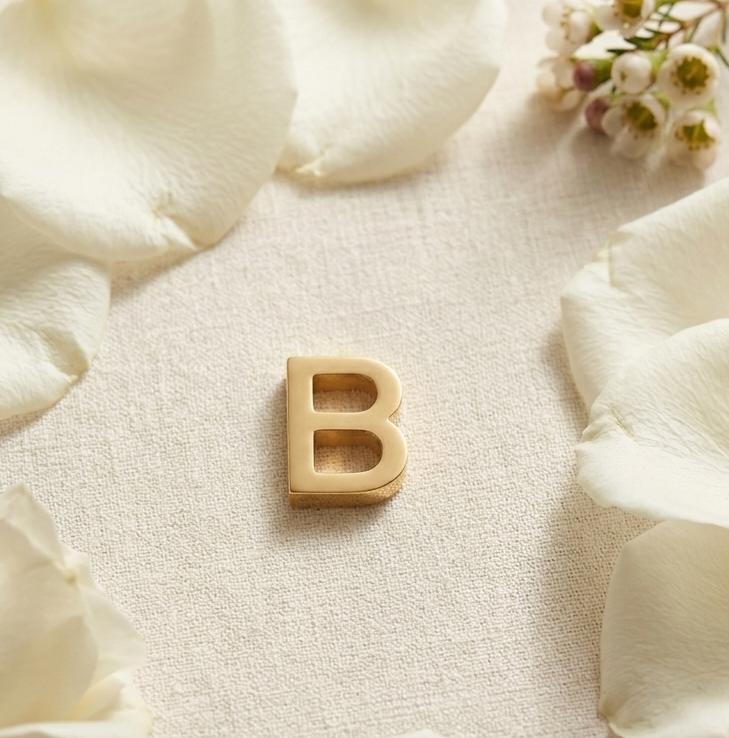 آویز طلا ۱۸ عیار حرف B سه بعدی گالری شمش طلا