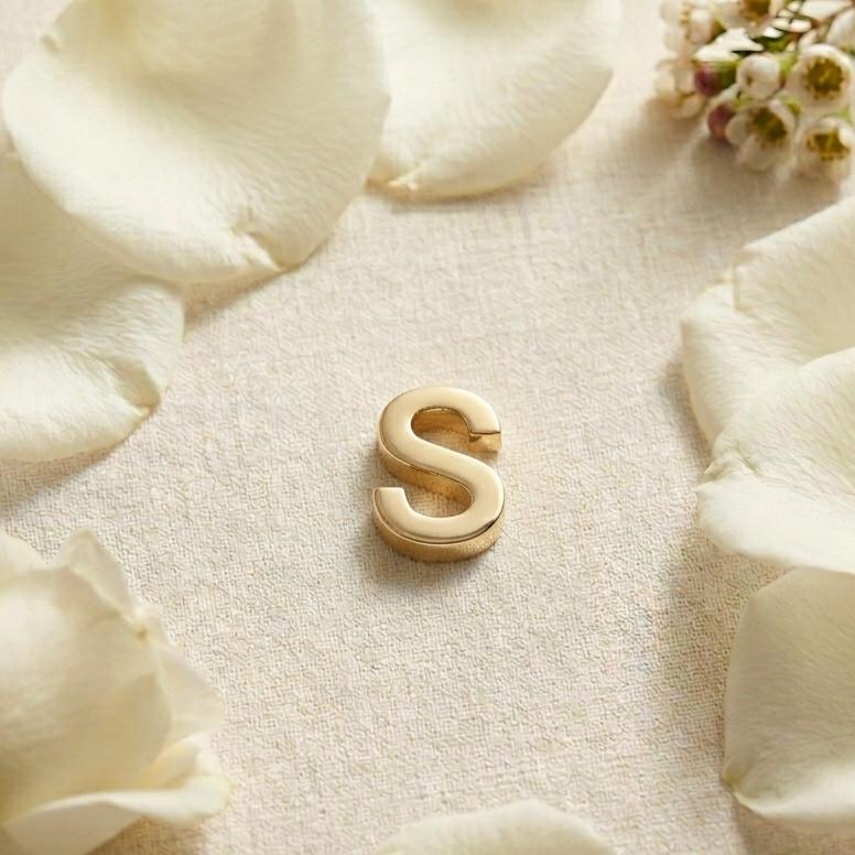 آویز طلا ۱۸ عیار حرف S سه بعدی گالری شمش طلا