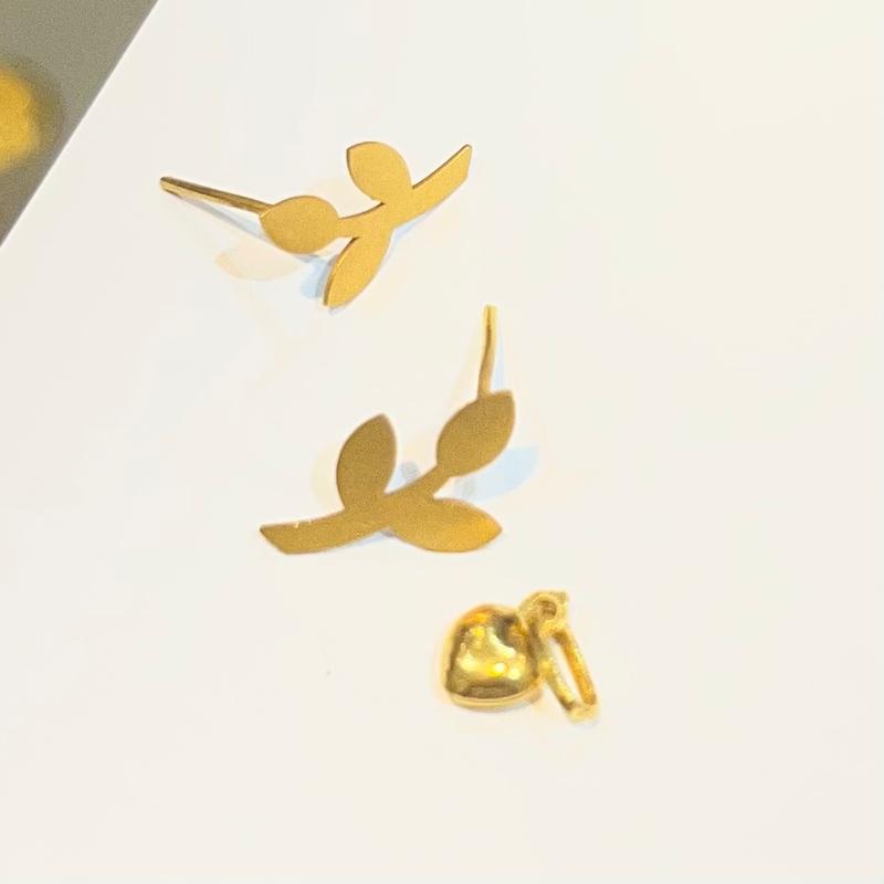 گوشواره طلا ۱۸ عیار گوشواره برگ و مدال قلب گالری زرنوش