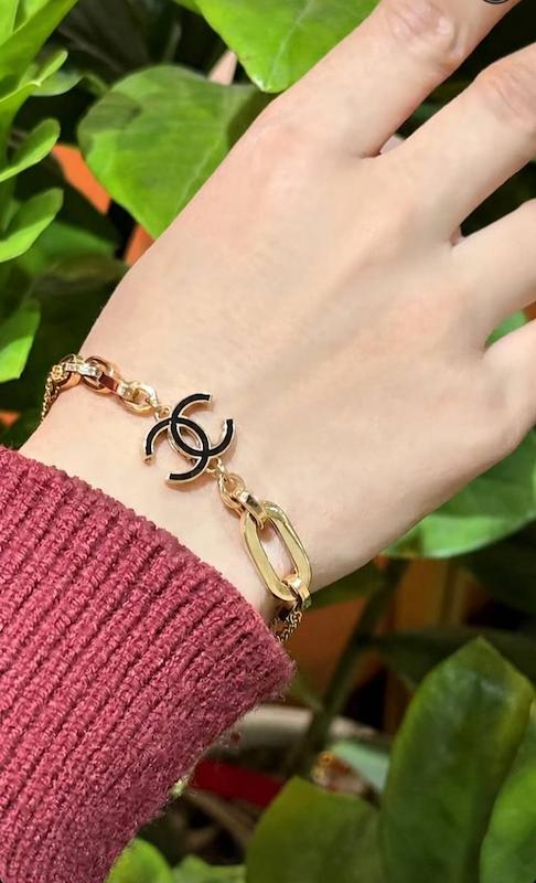 دستبند زنانه طلا ۱۸ عیار دستبندCHANEL گالری فرح بخش
