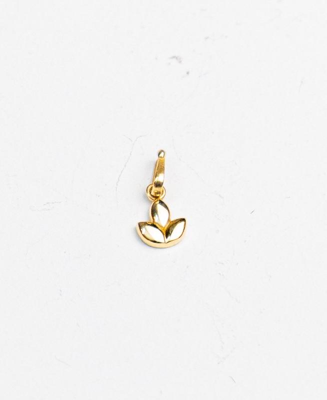 آویز زنانه طلا ۱۸ عیار جوانه VoGa GOLD