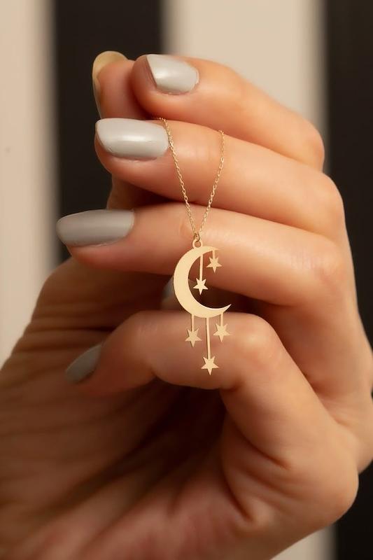 آویز بچگانه طلا ۱۸ عیار مدال ماه و ستاره گالری طلا و نقره مریم اکرمی