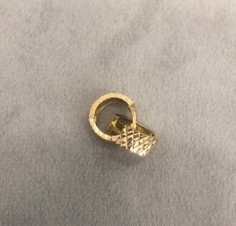 گوشواره زنانه طلا ۱۸ عیار گوشواره دایره ای مربع گالری حسینی زاده