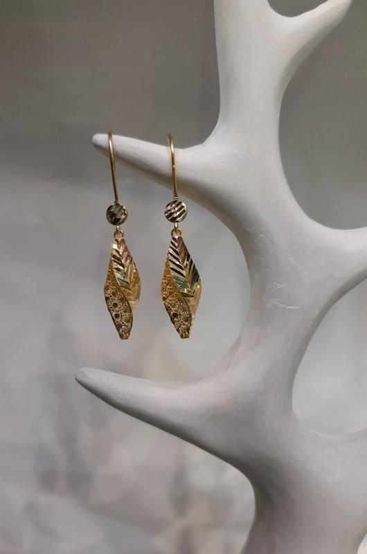 گوشواره زنانه طلا ۱۸ عیار گوشواره شیک و سرمایه گذاری با اجرت مناسب گالری طلای عزیز